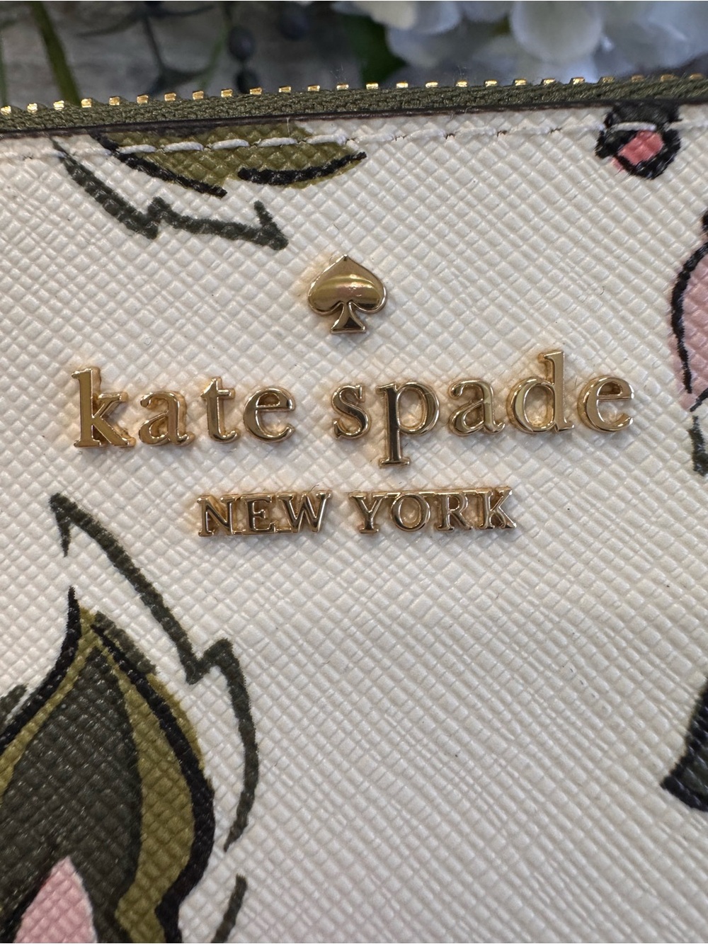 🍃🌸Kate Spade Lucy Ivory Floral Saffiano Leather L-Zip Wristlet Wallet - Picture 4 of 10